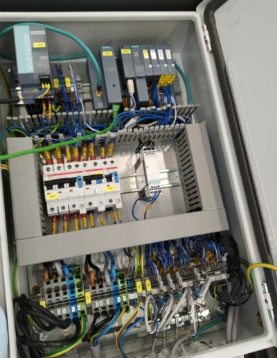 Návrh a konfigurace řídicích systému PLC