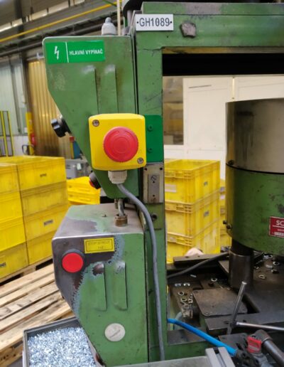 Montáž bezpečnostních prvků do strojů a výrobních linek